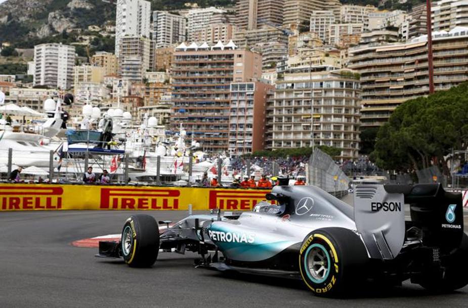 Nico Rosberg sulle strade di casa. Reuters